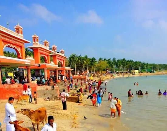 Agni Theertham — sacred sea shore at Rameswaram where pilgrims take a holy dip