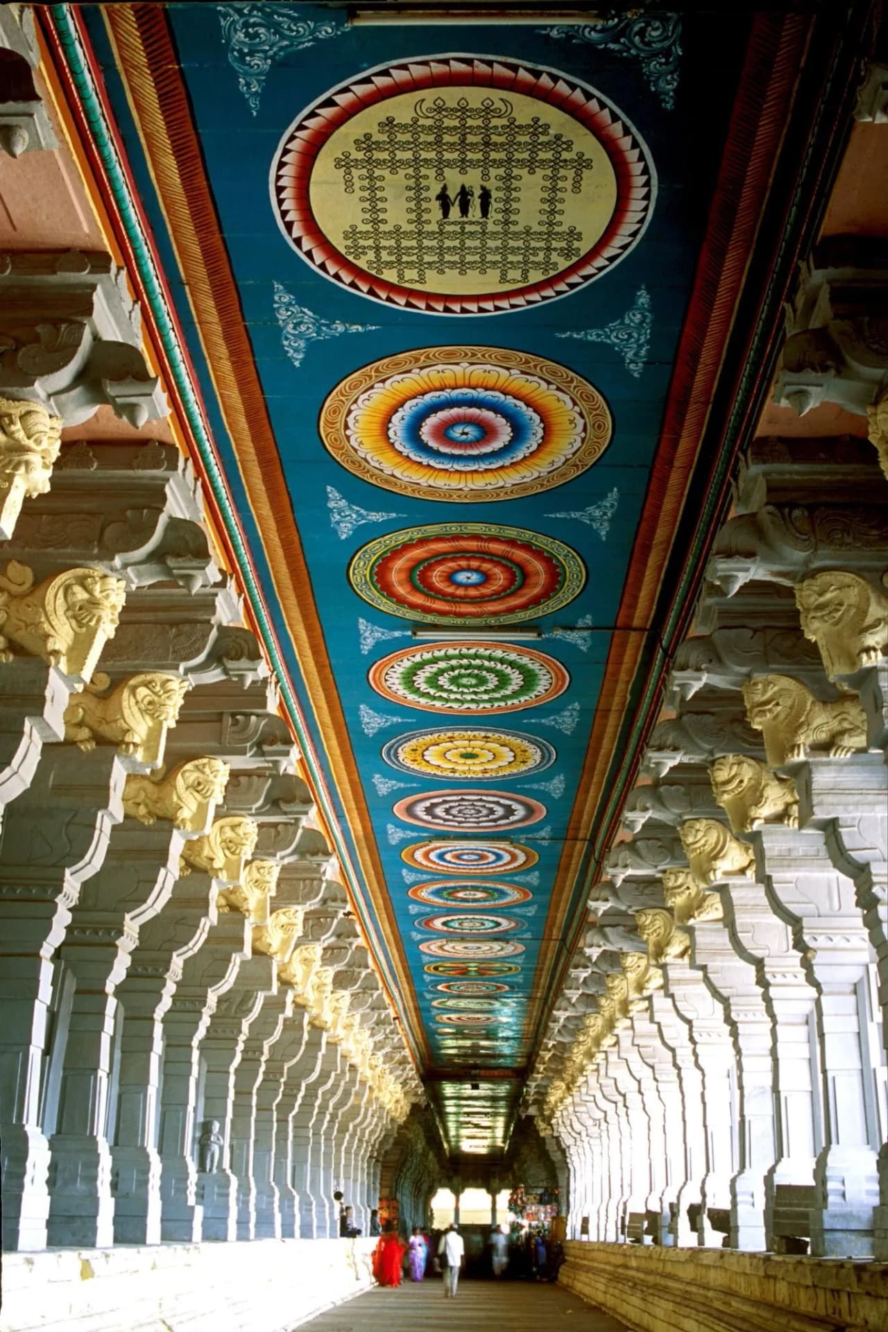 Majestic gopuram of Ramanathaswamy Temple — Dravidian architecture masterpiece
